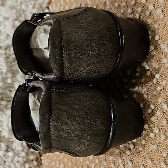 Easy Street Shoes - Picture 5 of 16